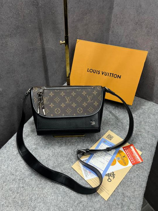 Louis Vuitton LV Monogram Eclipse Canvas Messenger Bag With OG Box & Dust Cover High Quality 12681
