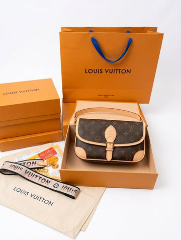 Louiiss vuitton Lv Diane Monogram crossbody Bag With Magnetic Box & Carrybag Premium Model 655