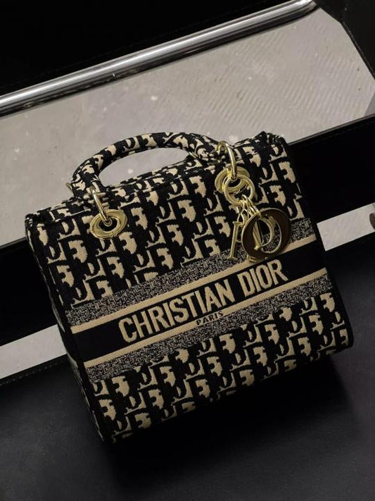 Christan_dior_embroidary_ladydior_bag_with_og_box(black)