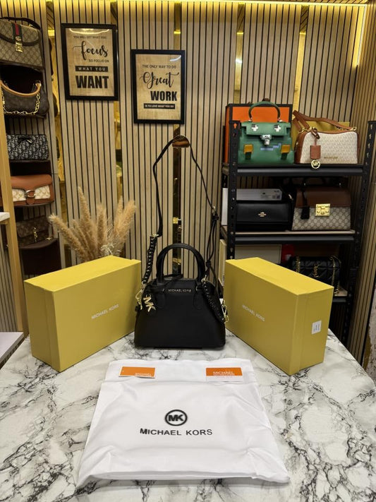 Michae_l Kors Veronica Medium Dome Logo Shoulder Bag With Box And Dust Bag (M05)(Black)