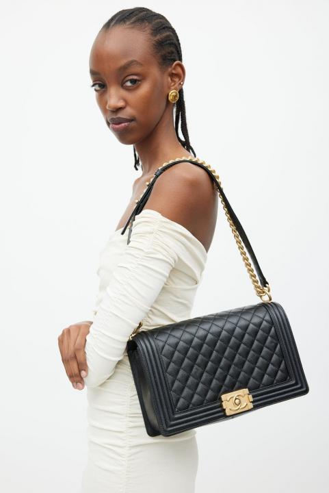 Chanel_Boy_Black_Quilted_Medium_Grained_Leather_Handbag_Gold-Tone_Hardware_With_Dust_Cover_&_Carry_Bag_Black_67086