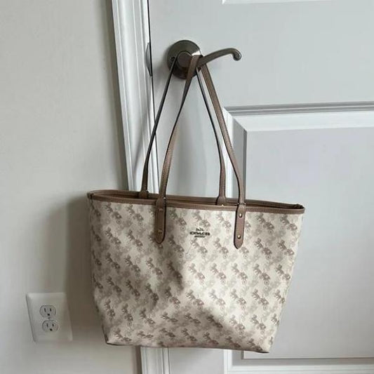 Coach city tote bag in signature Canvas With Ogbox Dustbag Etc Model no 04